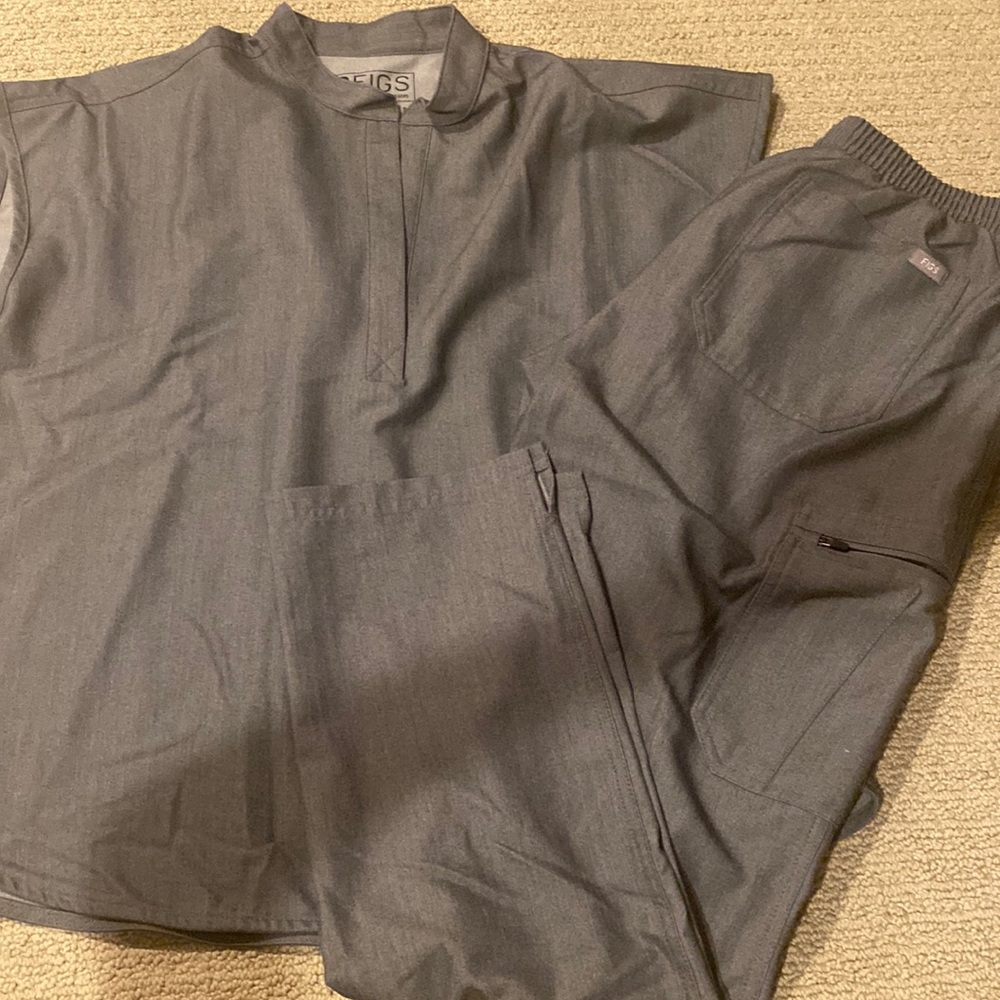 EUC FIGS SCRUB SET - Top is a size Small and Pants size Medium
